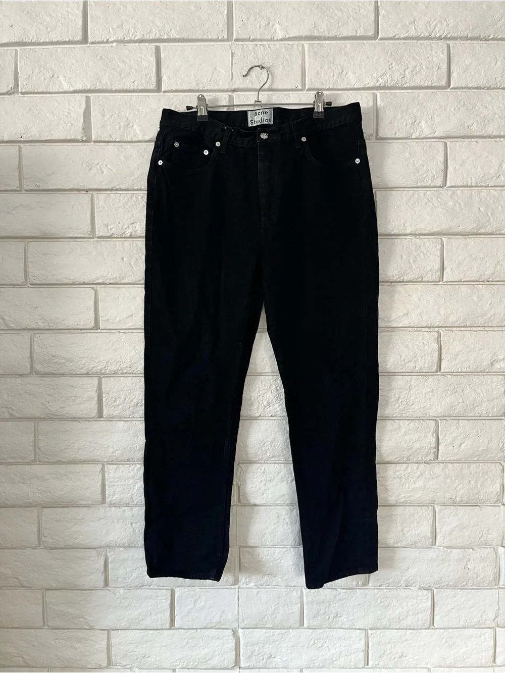 Acne Studios “van over